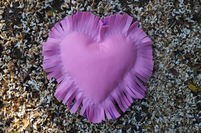 fringed felt cushion tutorial