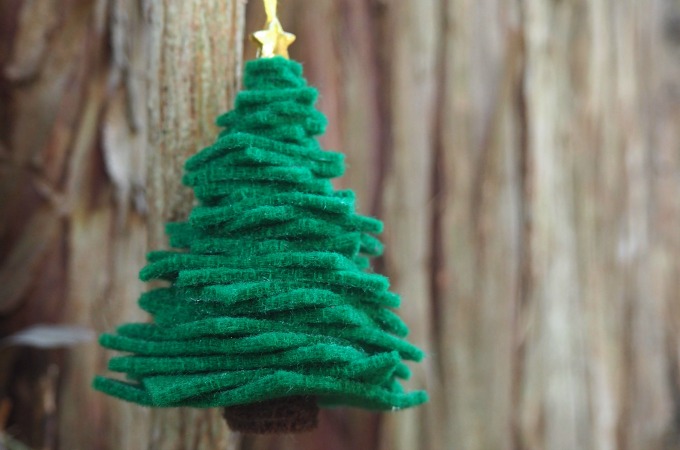 Christmas tree ornament for kids to make