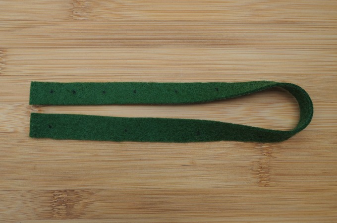 simple felt Christmas tree ornament