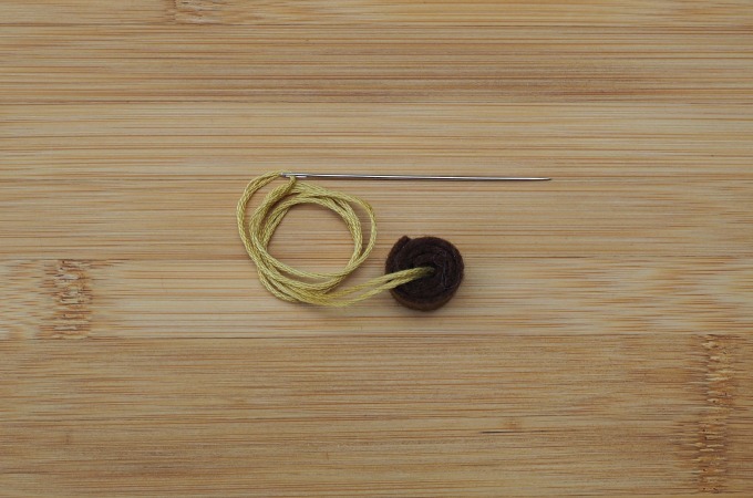 simple felt Christmas tree ornament